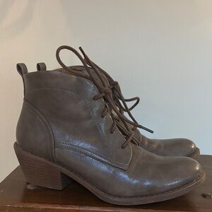 Women's Lace-Up Ankle Boots in Brown